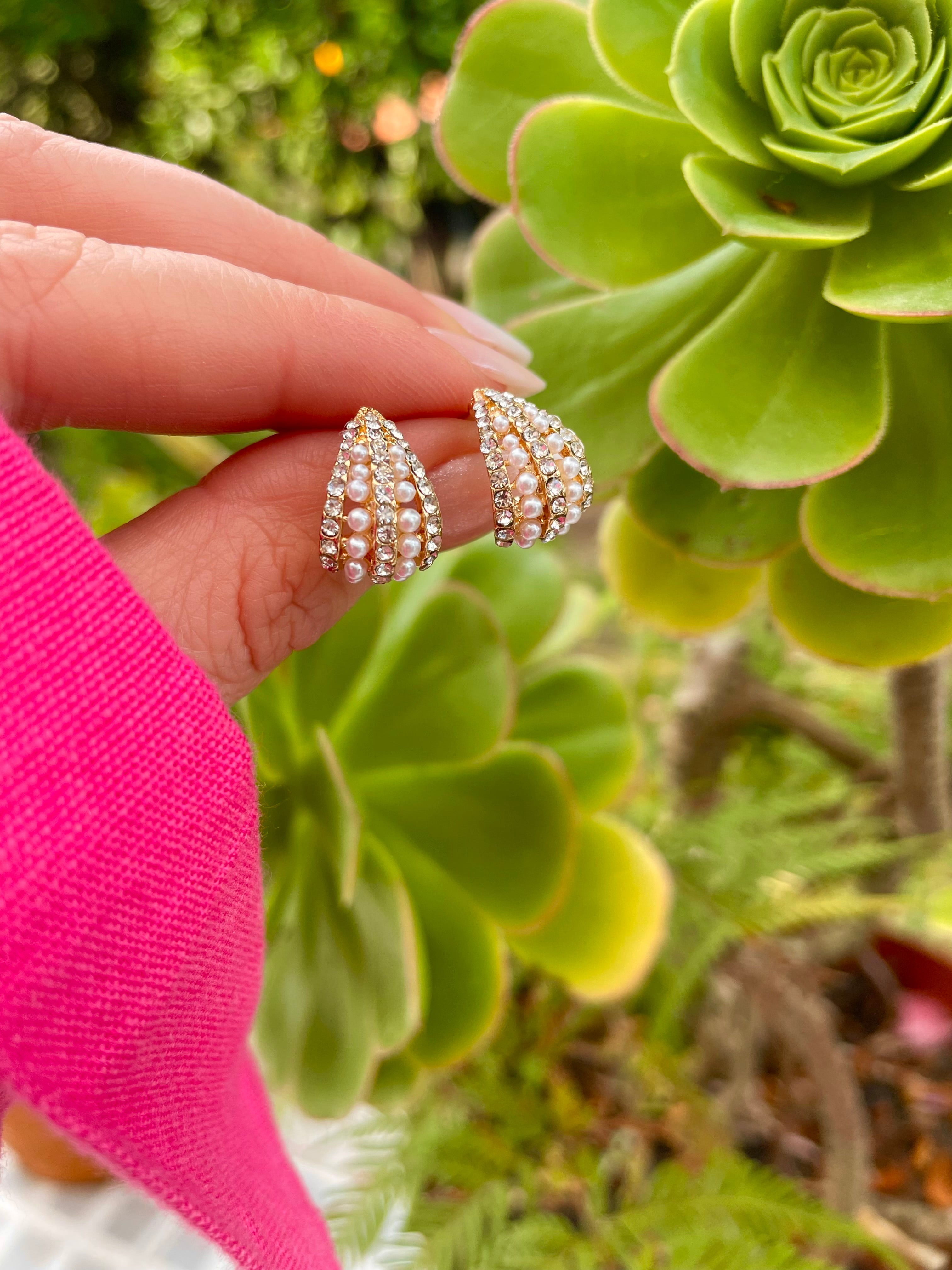 Argolas com pérolas e brilhos