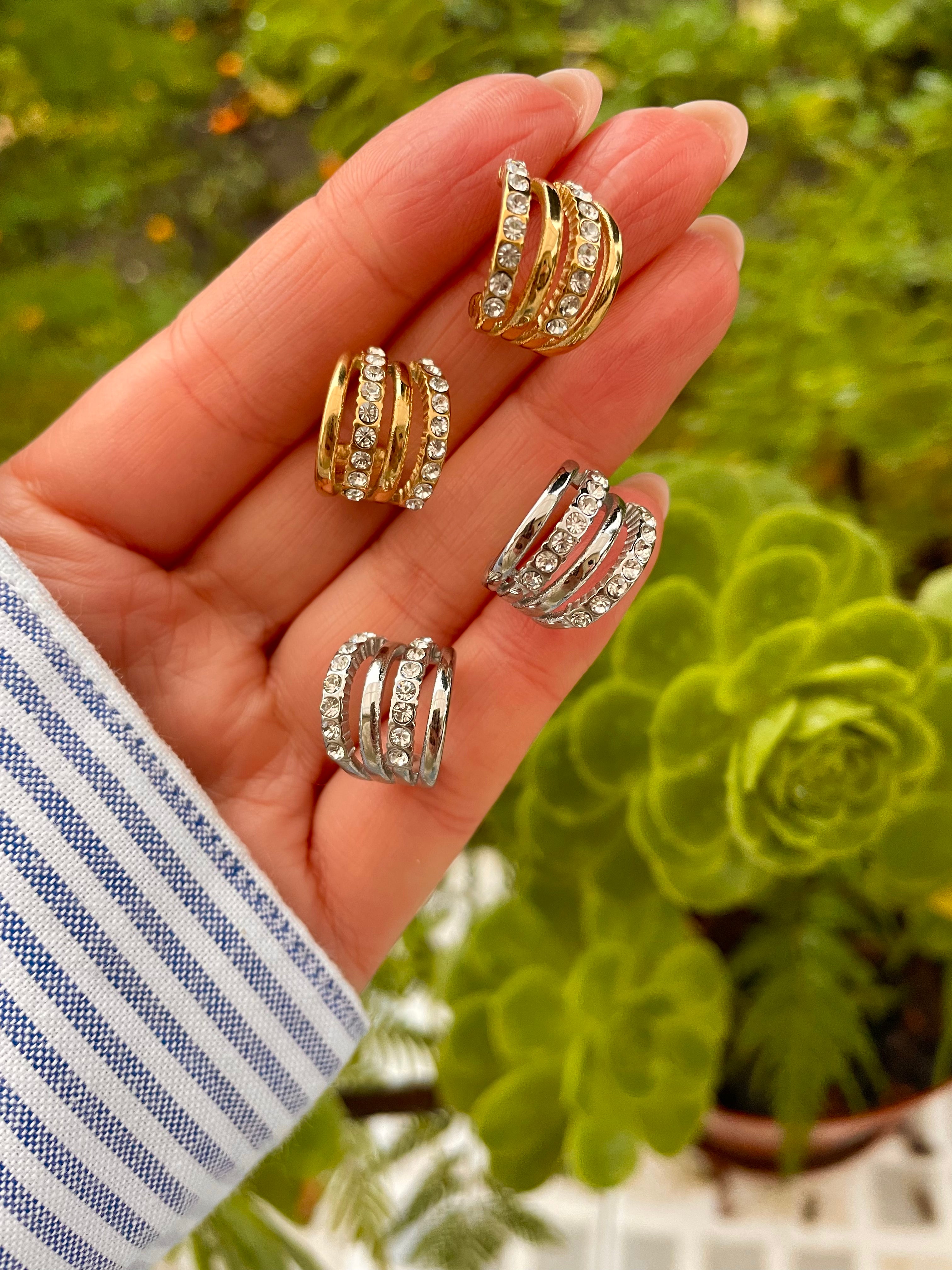 Argolas douradas de brilho