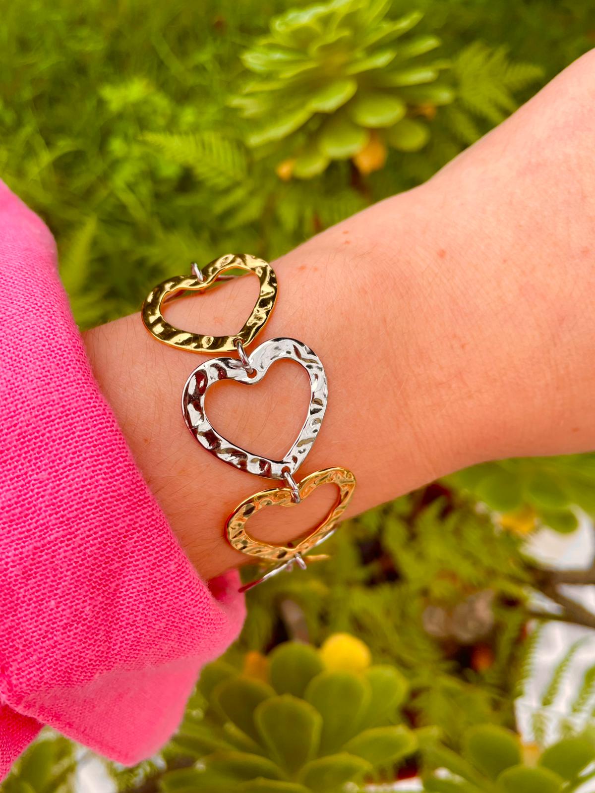 Pulseira bicolor corações