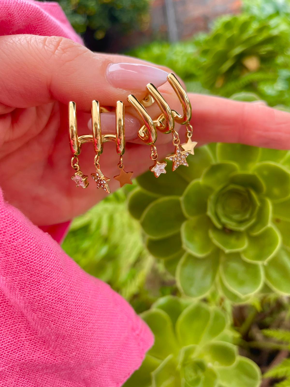 Brincos efeito triplo estrelinhas